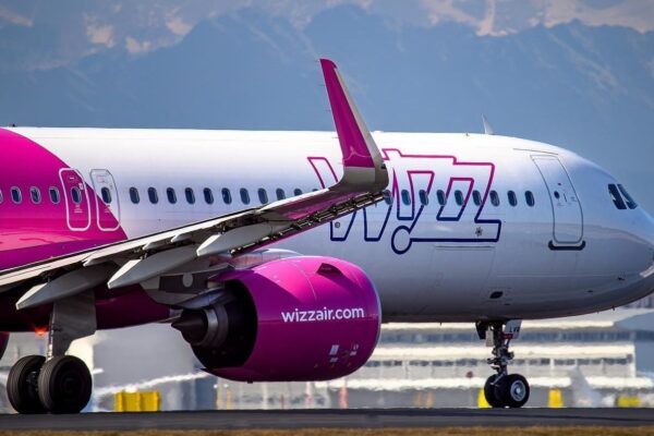 Fituesi i çmimit për linjën ajrore me kosto të ulët në Shqipëri: Wizz Air shpallet më i miri në Albanian Tourism Awards 2023