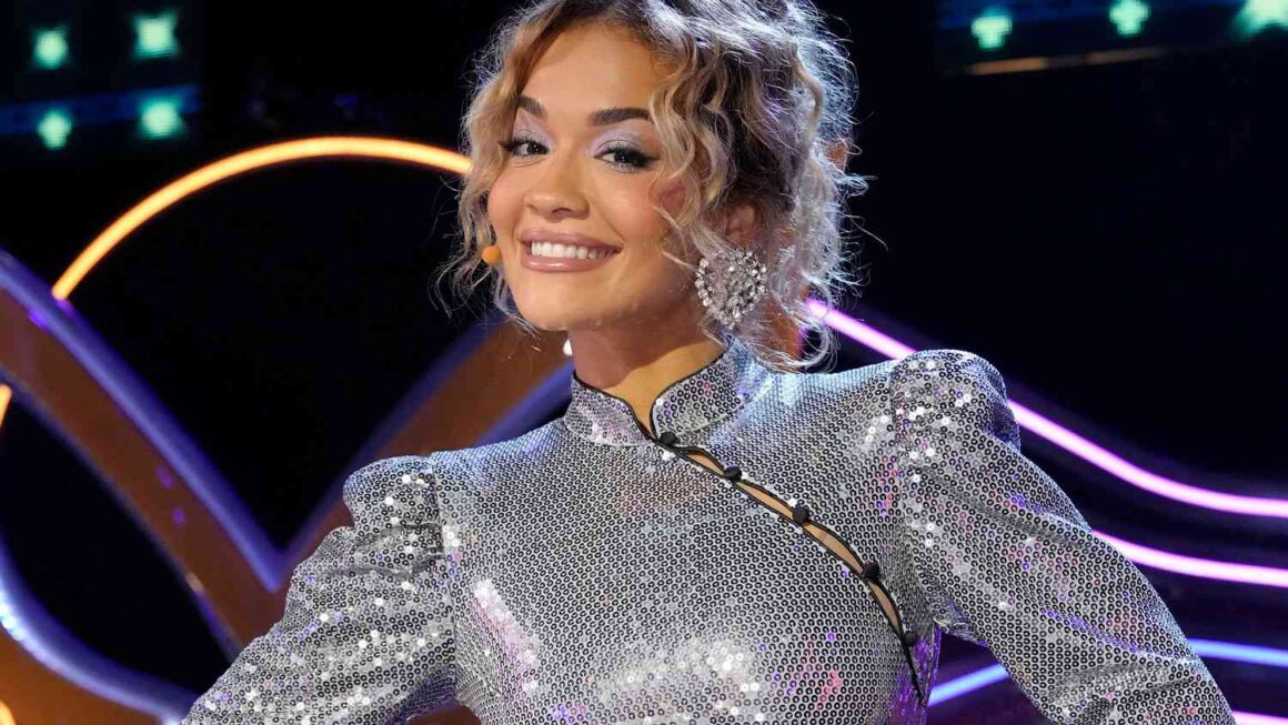 Rita Ora në krye të celebrimit të Vitit të Ri në Times Square: Udhëheq dhe performon në ngjarjen e madhe