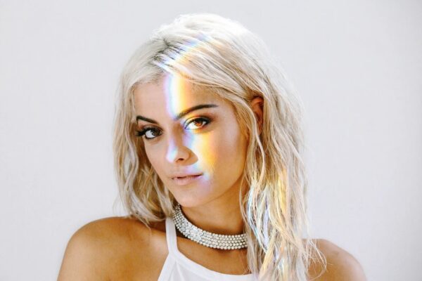 Bebe Rexha rikthehet në Dibër pas 12 vitesh