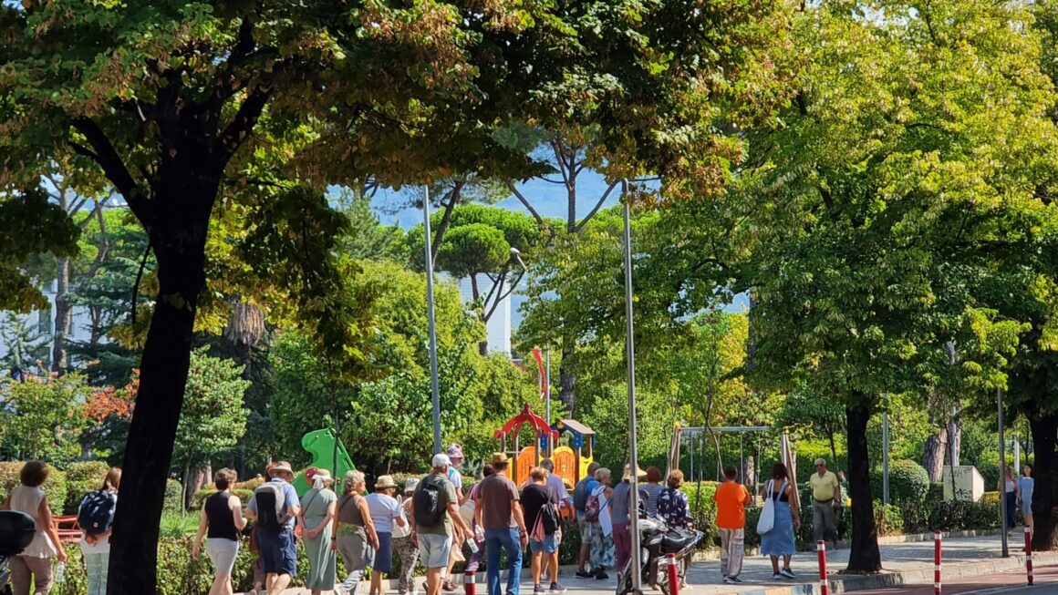 Ngadalësohet turizmi, hyrjet e shtetasve të huaj në qershor shënojnë rritjen më të ulët të këtij viti