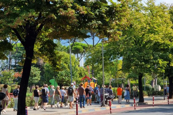 Ngadalësohet turizmi, hyrjet e shtetasve të huaj në qershor shënojnë rritjen më të ulët të këtij viti