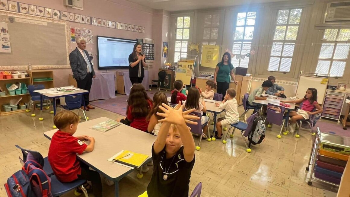 Klasat shqipe në diasporë marrin librat “Gjuha shqipe dhe Kultura shqiptare” dhe nisin të mësojnë gjuhën e bukur shqipe