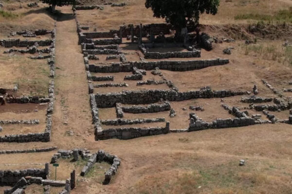 Shqipëri: Arkeologët nisin kërkimet për teatrin antik në Antigonenë e lashtë