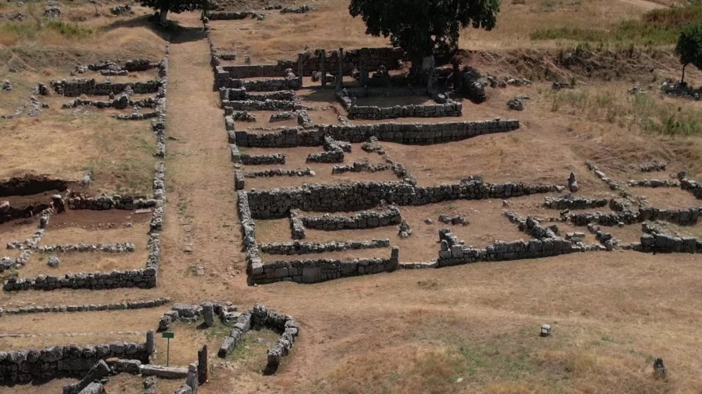 Shqipëri: Arkeologët nisin kërkimet për teatrin antik në Antigonenë e lashtë