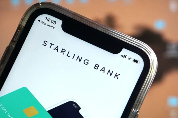 Miliona njerëz mund të jenë në shënjestër të mashtrimeve të klonimit të AI, sipas Starling Bank