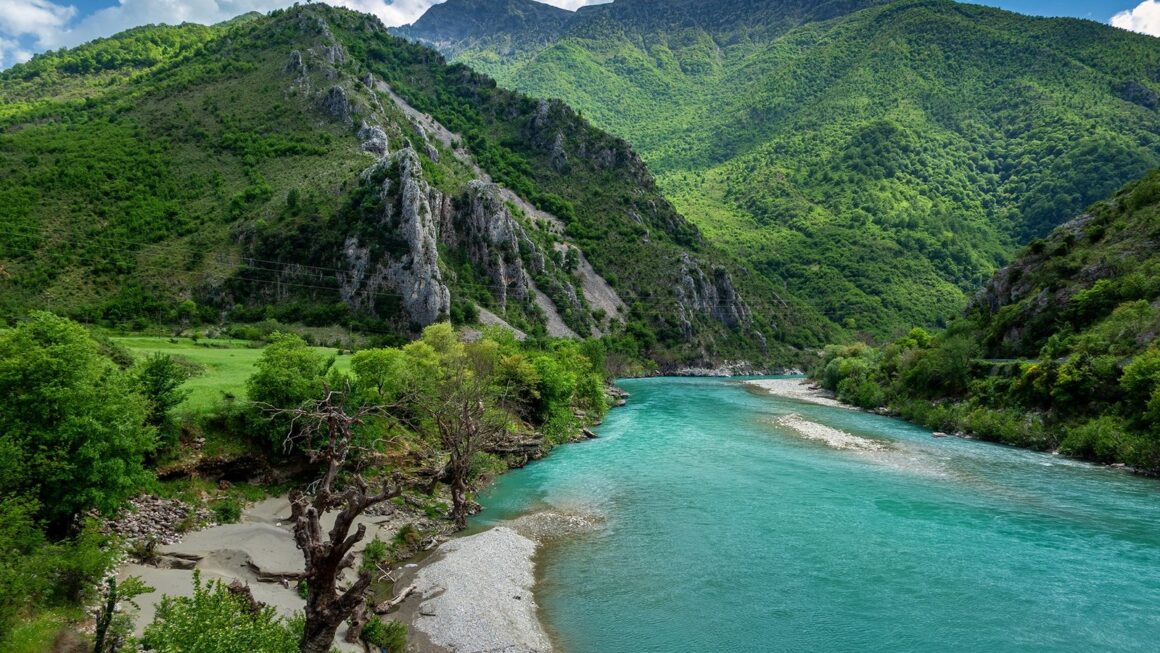 CNN rekomandon Shqipërinë midis vendeve të tjera, si një destinacion kryesor për vjeshtën