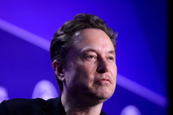 Elon Musk, kritika gjykatësve në Itali për bllokimin e dërgimit të emigrantëve në Shqipëri