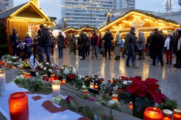 Shqetësime për sigurinë në tregjet e Krishtlindjeve pas sulmit të dëmtuar në Magdeburg