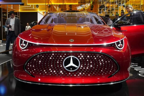 Mercedes dhe Porsche nën presion: Goldman Sachs ul vlerësimet!