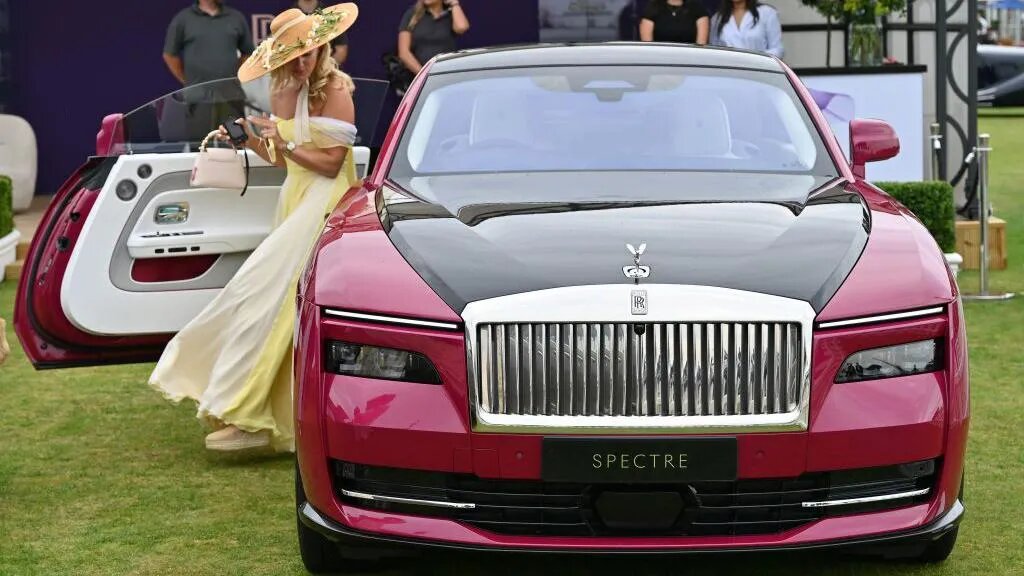 Rolls-Royce sjell luks të personalizuar: Makina unike për super të pasurit!