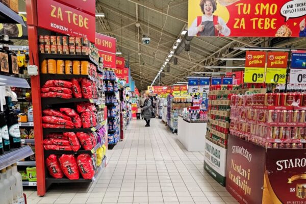 Qytetarët në disa vende të Ballkanit Perëndimor ftohen t’i bojkotojnë supermarketet