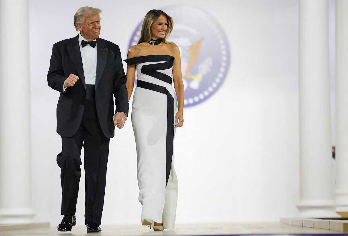 Donald Trump dhe Melania Trump marrin pjesë në Ballin e Komandantit të Përgjithshëm për nder të inaugurimit të tij. REUTERS/Carlos Barria