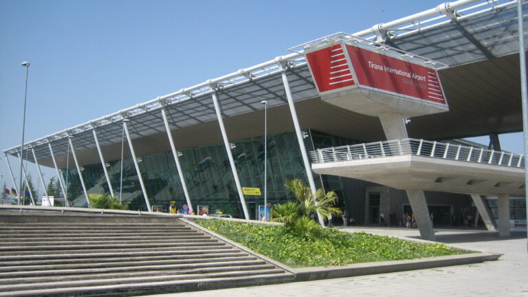 Aeroporti Nënë Tereza