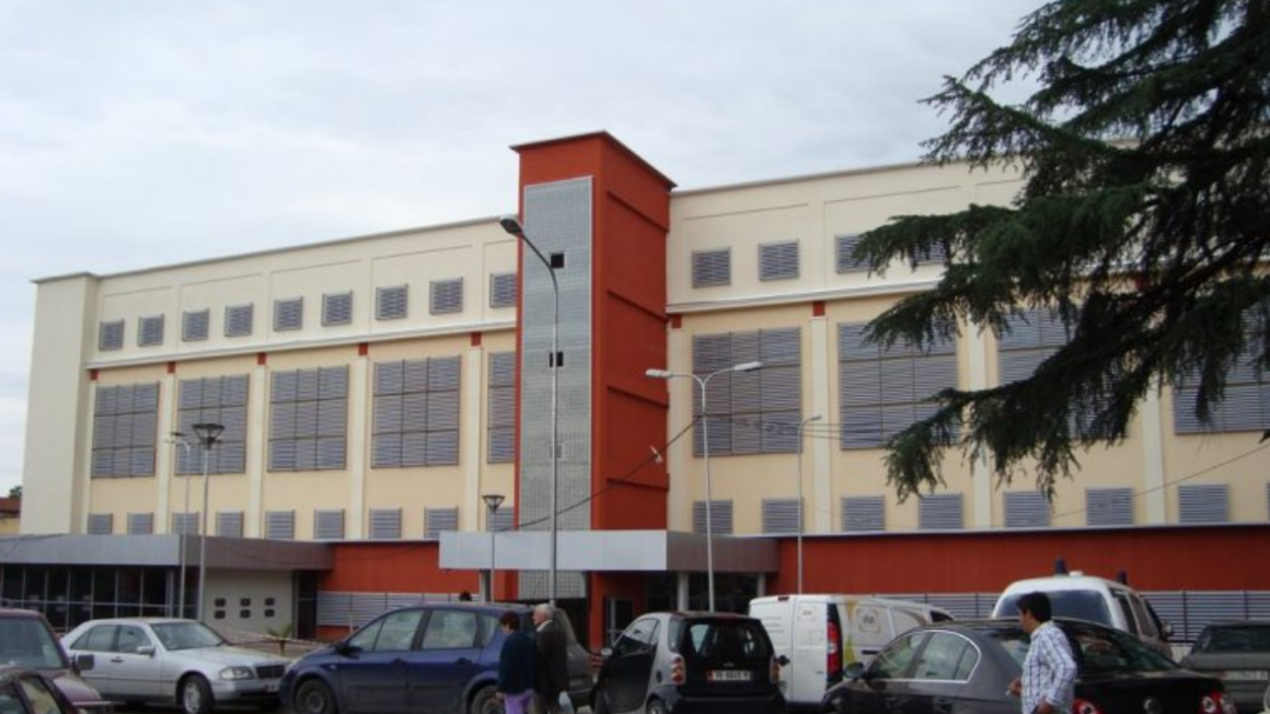 Përqendrimi i shërbimeve në QSUT në 2024, nxjerr jashtë funksionit spitalet rajonale