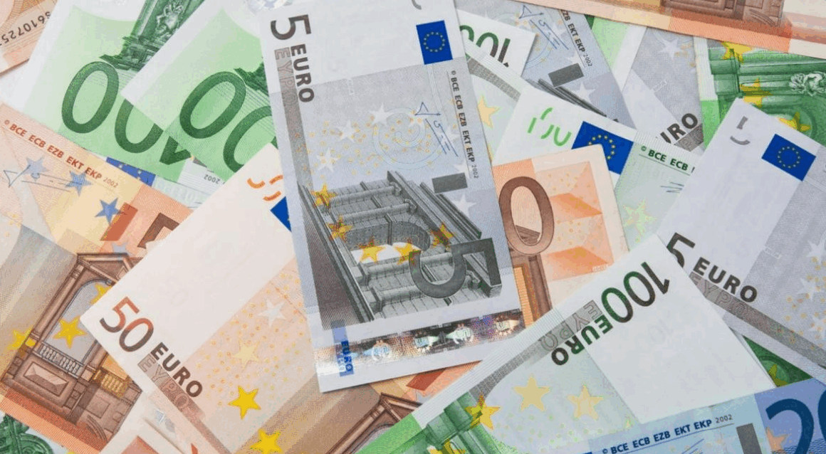 Fundjava e plazhit dhe ndeshja me Serbinë e ulin përsëri kursin e Euros poshtë 98 lekëve