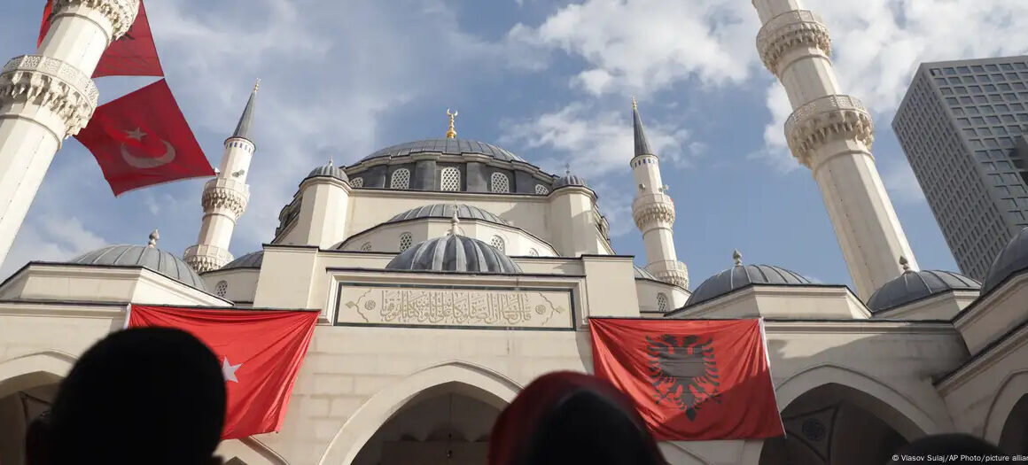 Ballkani: Xhamitë si instrumente të politikës turke