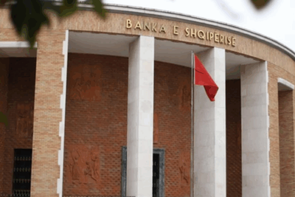 Paraja jashtë banke u rrit me një rekord prej 107 milionë eurosh përpara zgjedhjeve