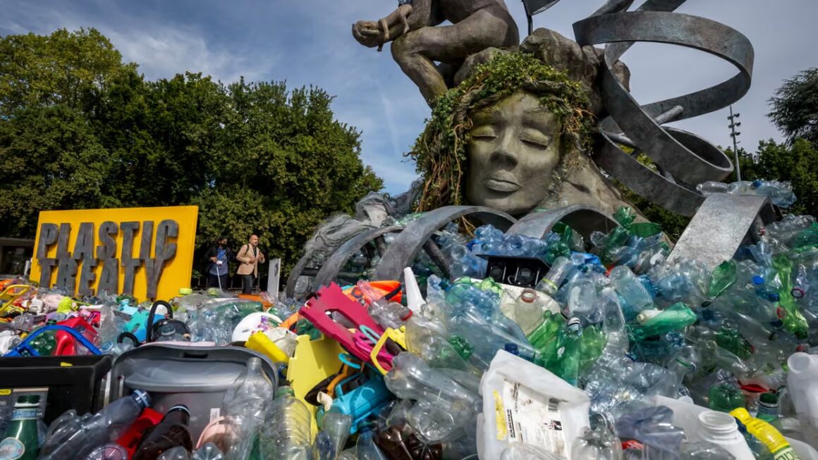 Sipas ekspertit, bisedimet e OKB-së për ndotjen nga plastika duhet të çojnë në një traktat ambicioz