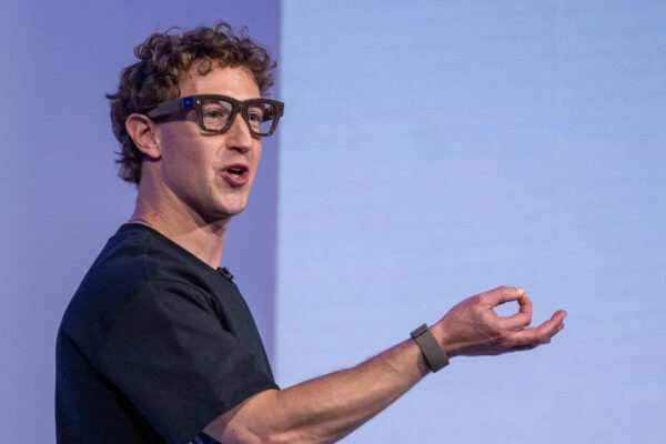 Mark Zuckerberg zbulon Meta Ray-Ban Display, syzet e para inteligjente me ekran