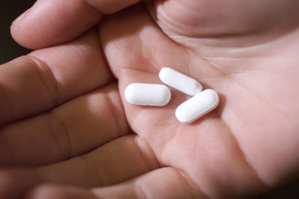 Një dozë e ulët ditore aspirine përgjysmon rrezikun e rikthimit të kancerit pas operacionit, thonë studiuesit suedezë
