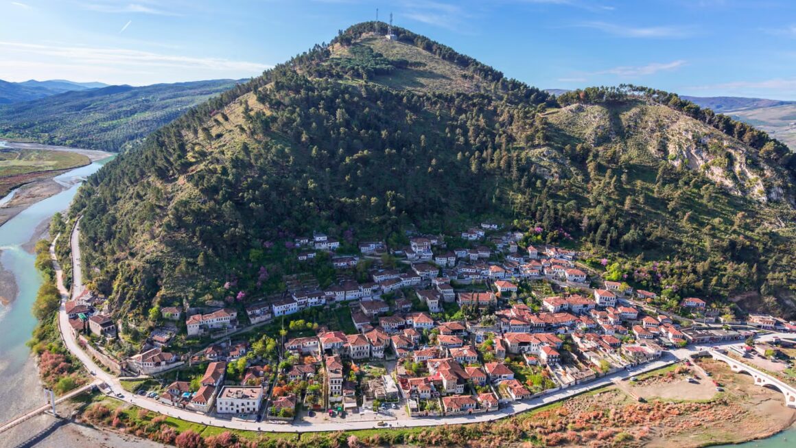 The Guardian: Shqipëria një ndër destinacionet ku vera zgjat