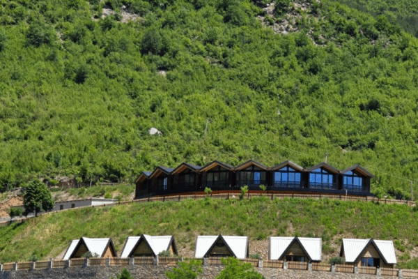 Turizmi mban në rritje investimet e biznesit në prona të reja