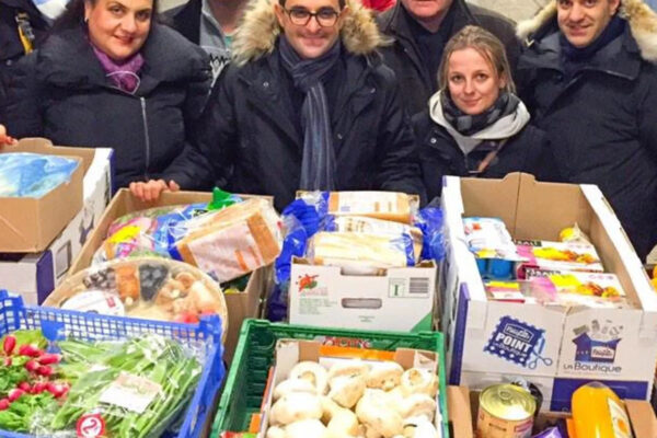 Franca, vendi i parë në botë që detyron supermarketet të dhurojnë ushqimin e pashitur