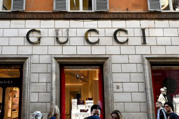 BE gjobit Gucci-n, Chloe-n dhe Loewe-n për manipulim çmimesh
