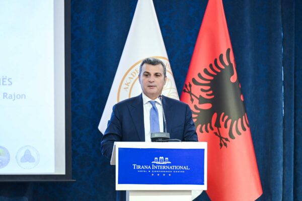 Guvernatori Sejko: Emigracioni dhe plakja e popullsisë po ndikojnë në tregun e punës dhe zhvillimin ekonomik