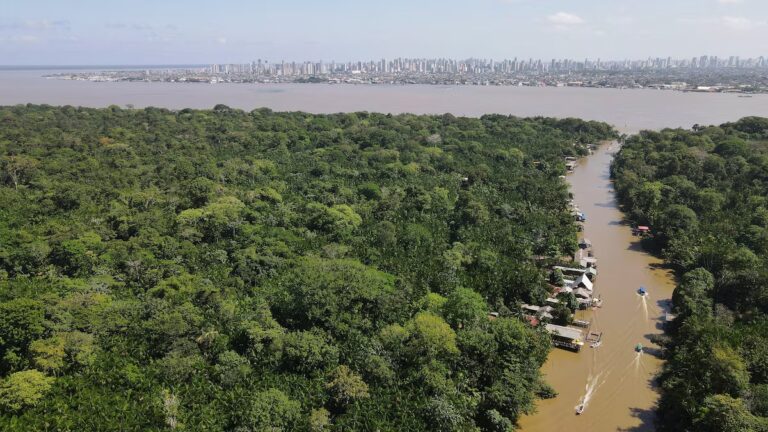[1/2] A drone image shows the Amazon rainforest and the city of Belem in the back ahead of COP 30, at Ilha do Combu, in Belem, Para state, Brazil August 10, 2025. REUTERS/Anderson Coelho/File Photo Purchase Licensing Rights