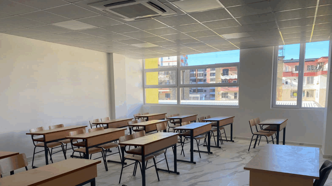 Në 4 vitet e fundit janë mbyllur 104 shkolla 9-vjeçare