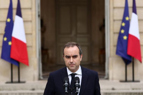 Kryeministri francez jep dorëheqjen pak orë pas krijimit të qeverisë së re