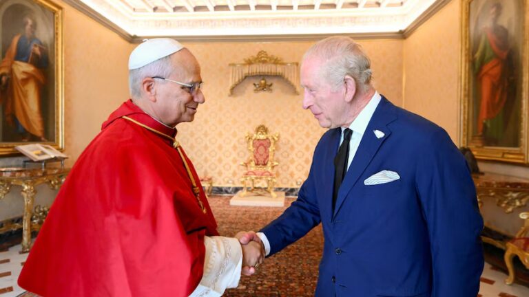 King Charles has met with Pope Leo XIV at the Vatican. (Reuters: Supplied / Vatican Media)