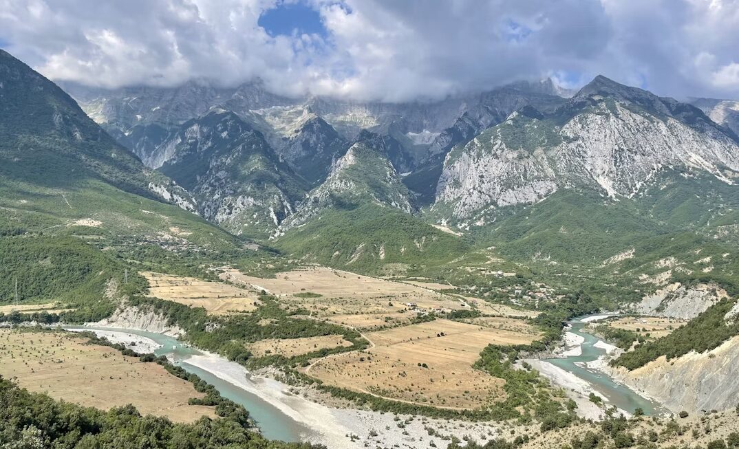 Reuters: Analizë mbi mbrojtjen e lumit Vjosa nga UNESCO, shprehen shqetësimet e ambientalistëve shqiptarë