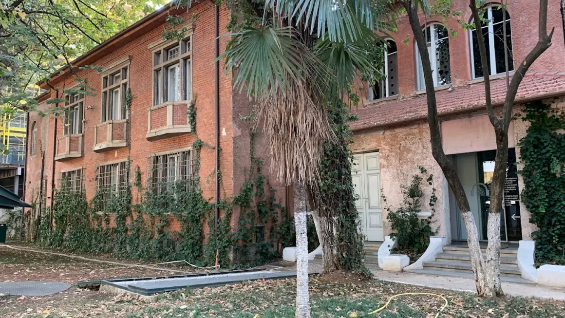 Travel and Tour World: Tirana po shndërrohet në një qendër turistike të Ballkanit