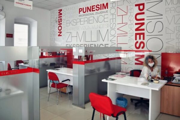 BB: Shqipëria po krijon më shumë vende pune, por jo më shumë punëtorë aktivë