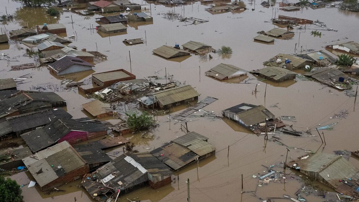 Raporti i OKB-së: 250 milionë njerëz të zhvendosur nga katastrofat klimatike gjatë 10 viteve të fundit