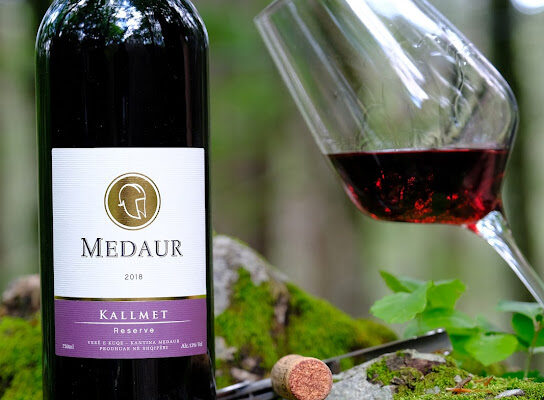 Përfitimet kryesore të dekantimit të verës