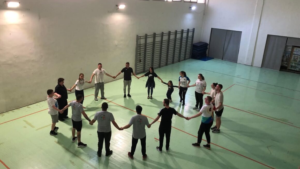 Studentët e Universitetit të Sporteve mund të trajnohen për një mbështetje më të mirë sociale