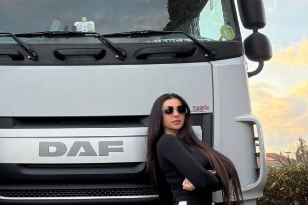 Nga drejtimi i kamionit në krijimin e kompanisë së kamionëve, Bianca Dervishi ndihet turiste në rrugët e Europës