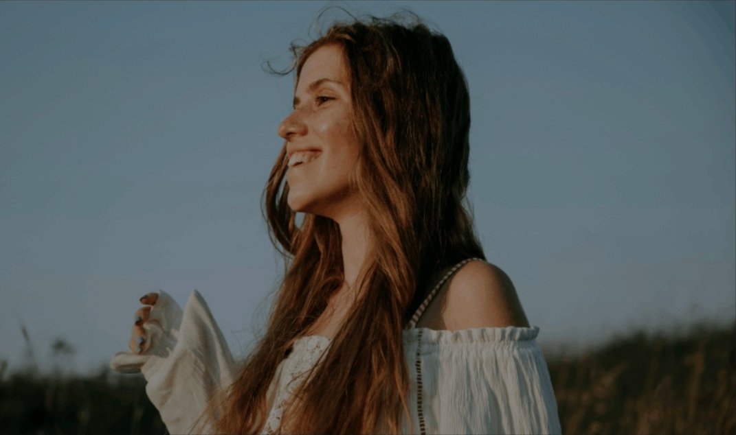 Arti i lumturisë: 8 zakone të thjeshta të njerëzve që duan jetën e tyre