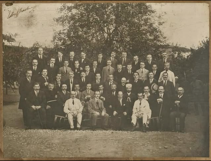 21 prill 1858: Lindi në Berat patrioti dhe mësuesi i shquar Llambi Goxhomani, i arsimuar në “Zosimea” të Janinës dhe në Universitetin e Athinës.