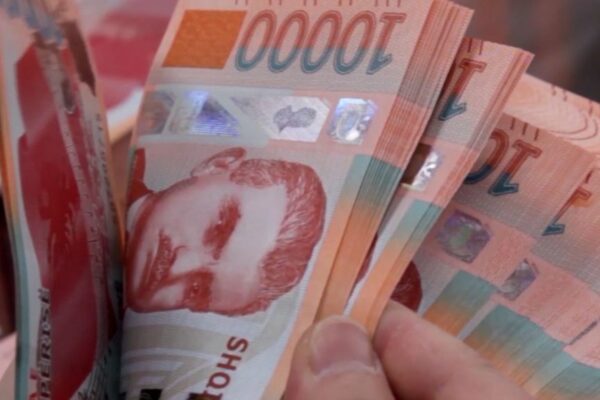 Shqipëria vijon të mbetet ndër vendet që kryejnë shumicën e pagesave me para në dorë