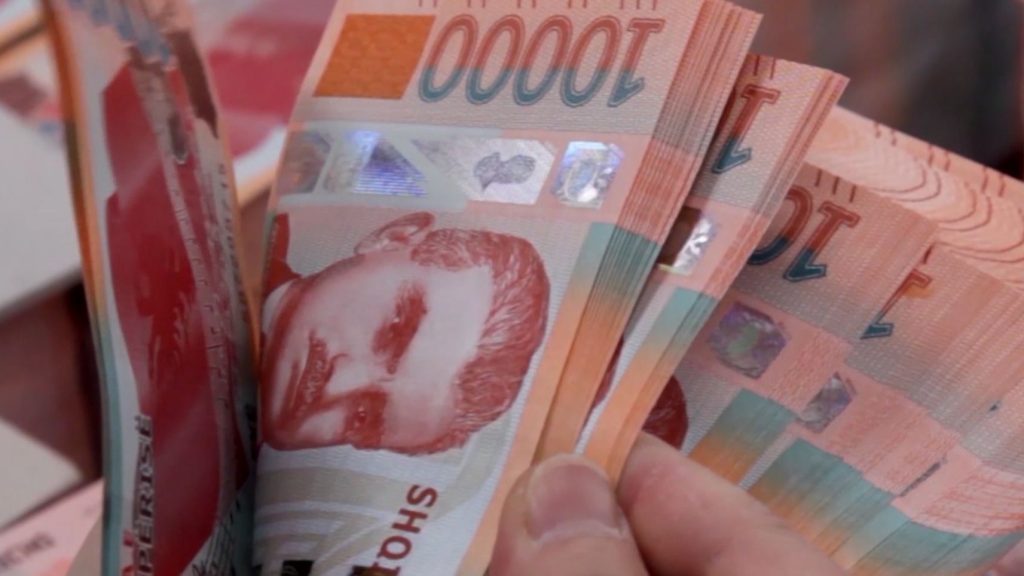 Shqipëria vijon të mbetet ndër vendet që kryejnë shumicën e pagesave me para në dorë