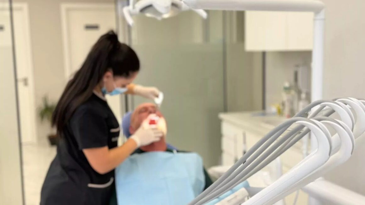 Kujdesi i duhur stomatologjik: si ndikon diagnostikimi dhe trajtimi korrekt në shëndetin oral