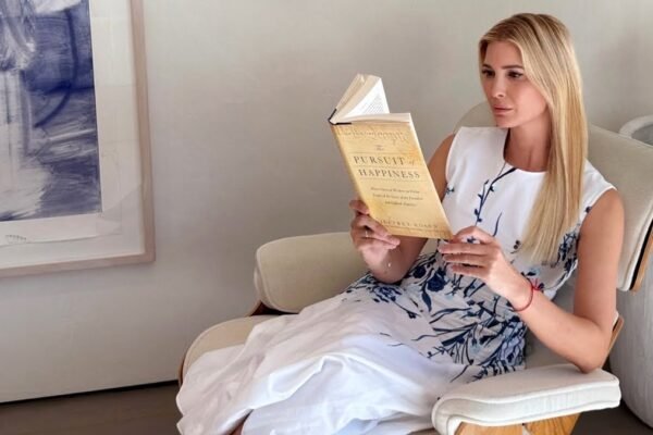Ivanka Trump publikon listën e librave që e kanë ndikuar në vitin 2025, nga letërsia klasike te filozofia e lashtë