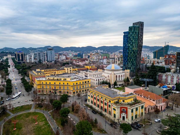 Kur një shtet tradhëton veten