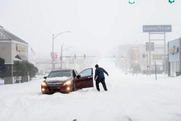 Dimri ekstrem godet SHBA-në, paralizohen qytete dhe transporti ajror