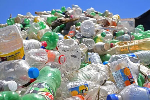 Emetimet e plastikës mund të dyfishojnë dëmet shëndetësore deri në vitin 2040