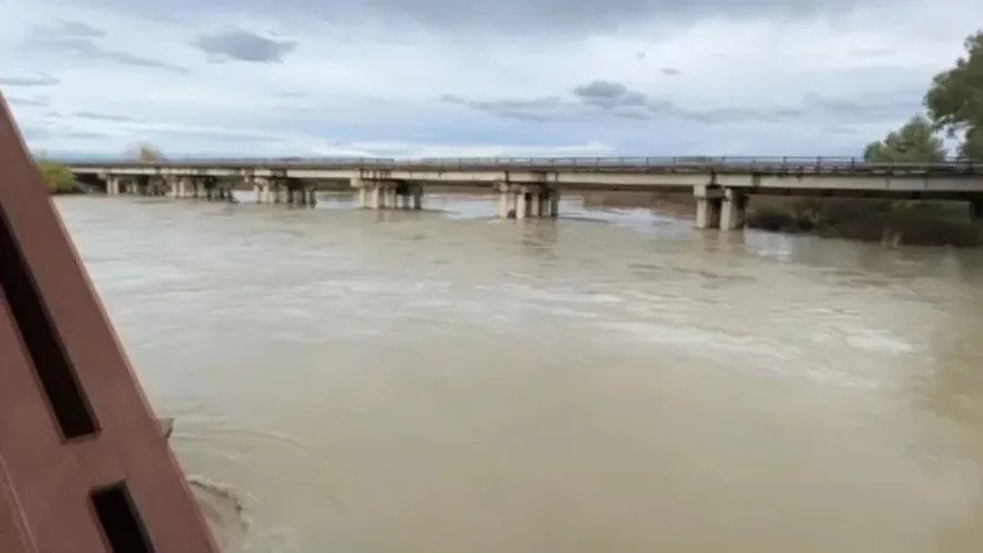 Alarm për përmbytje, Vjosa arrin nivelin kritik, rrezikon të dalë nga shtrati